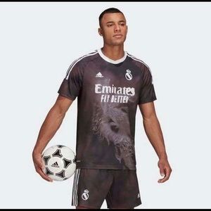 Real Madrid Jersey Human Race. Size XL.
